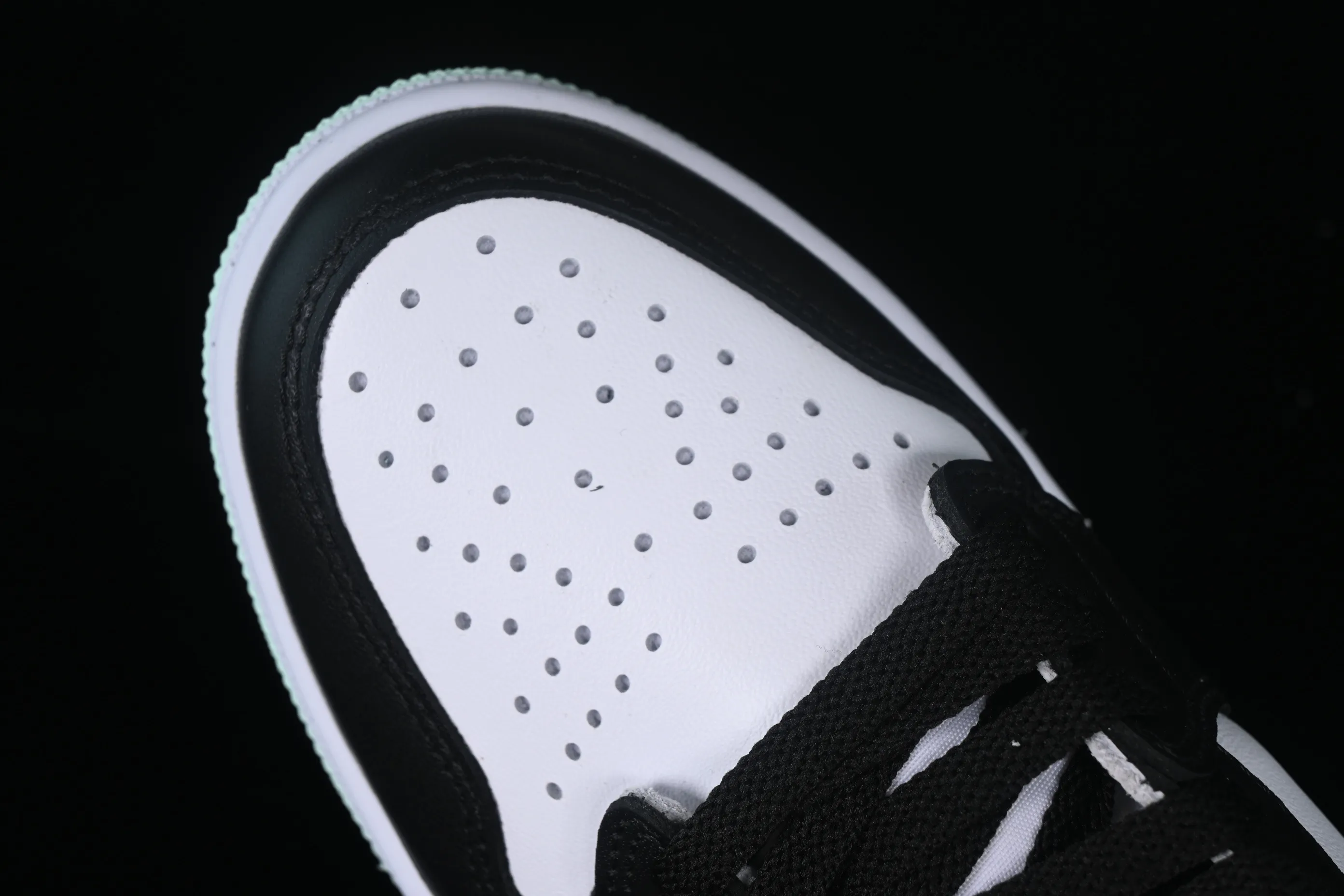 All categories Air Jordan Jordan series basketball shoes Air Jordan 1 High Air Jordan 1 Retro High OG "Lgloo" AJ1 Joe 1 mint green high-top basketball shoes 861428-100